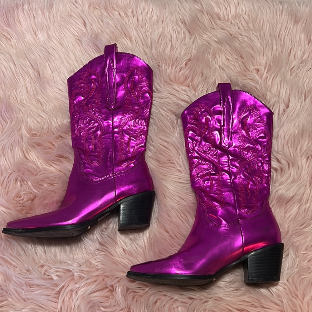 Cowgirl boots. Pink boots. Pink cowgirl boots. Western boots. Party boots.